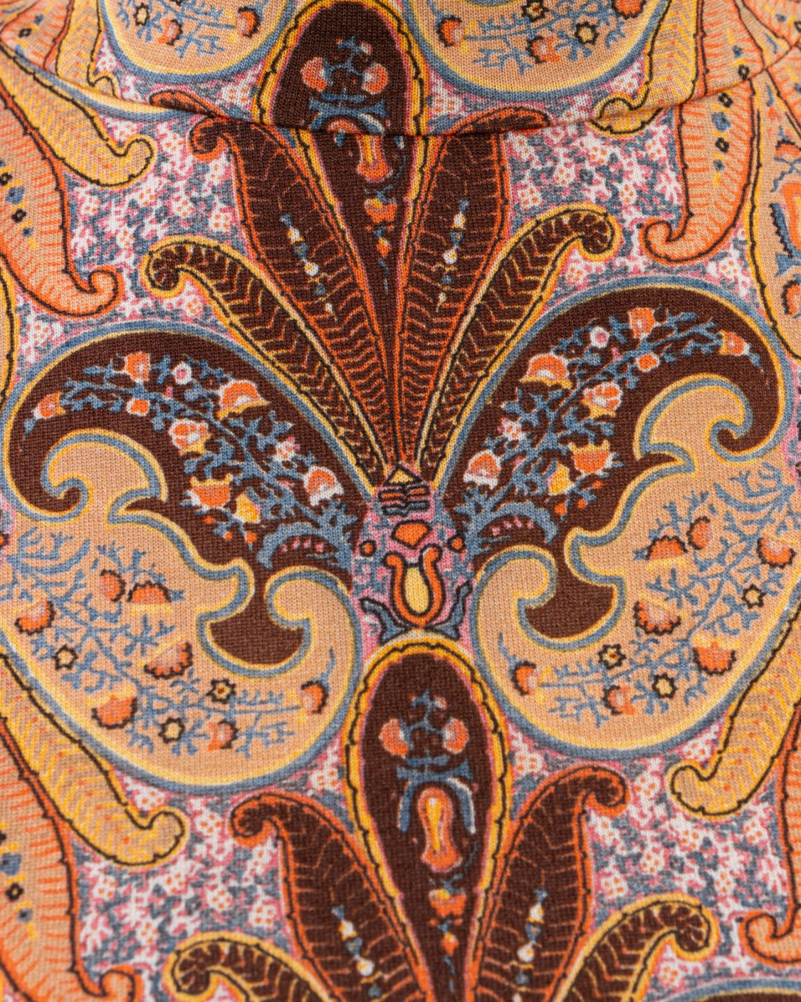 shop ETRO Saldi T-shirt: Etro maglia dolcevita in jersey di viscosa stretch, decorato da motivi Paisley medaglioni ornamentali.
Vestibilità slim.
Collo alto.
Maniche lunghe.
Composizione: 95% viscosa, 5% elastan.
Fabbricato in Italia.. 18515 5116-0150 number 4944752